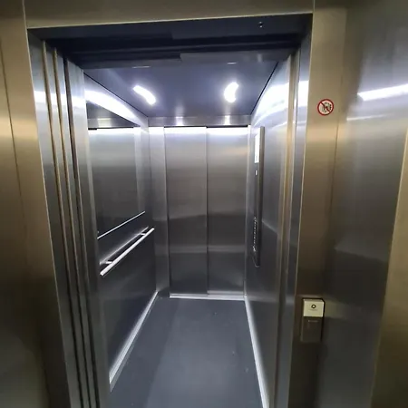 公寓 Riverside Retreat Near